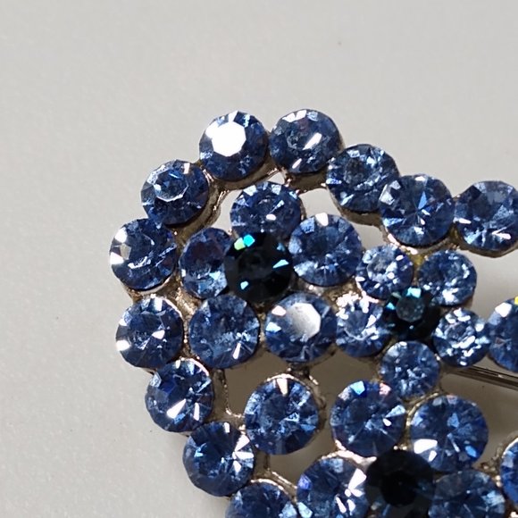 Blue Glass And Metal Heart With Flowers Brooch - Picture 8 of 14